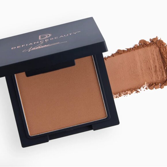 New in Box Defiance‎ Beauty Satin Sovereign Bronzer Shade Goddess Glow - Picture 1 of 4